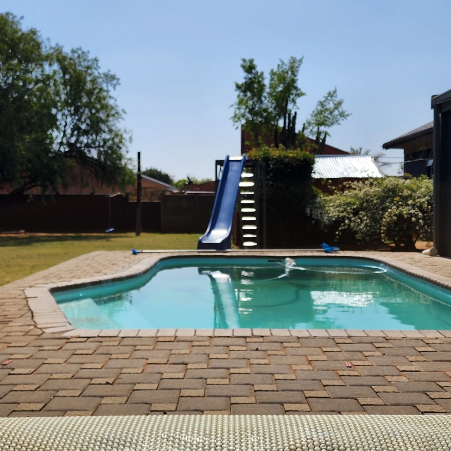 5 Bedroom Property for Sale in Bloemfontein Free State